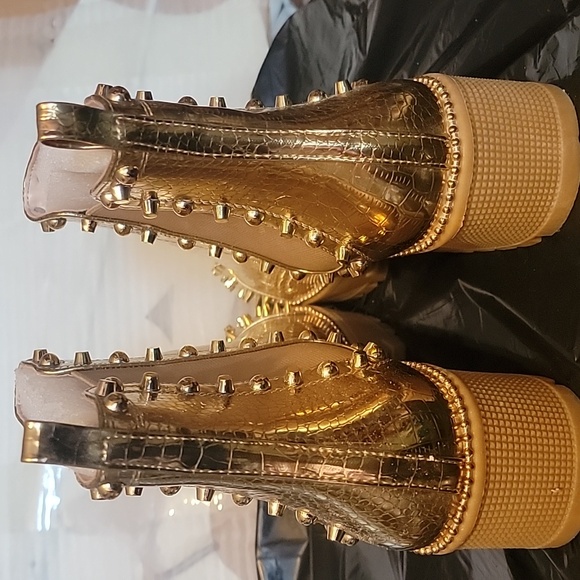 women's size 9 gold color booties - Picture 3 of 6